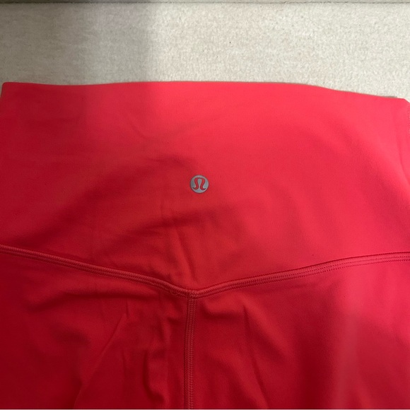 Lululemon Align High-Rise Short 6"
Lip Gloss Red Pink Nulu Size 6 - Picture 3 of 7